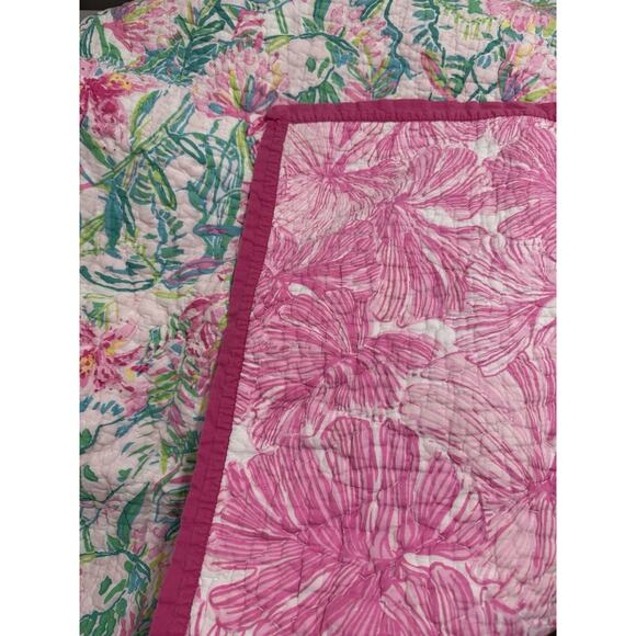 Pottery Barn X Lilly Pulitzer Reversible King Quilt in Lilly Of The Jungle - Picture 10 of 13